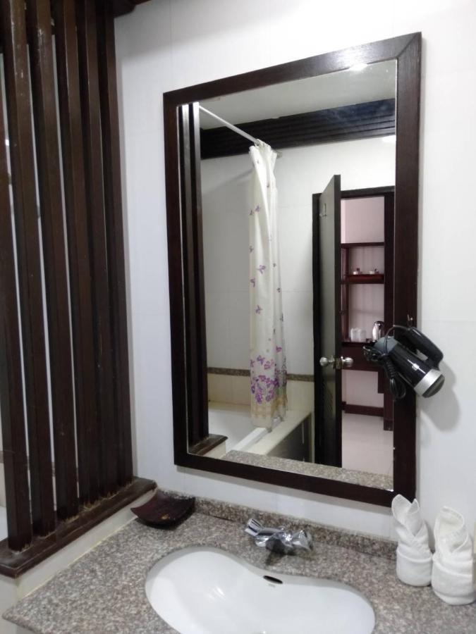 Grand Phranakhon Hotel Phra Nakhon Si Ayutthaya Buitenkant foto